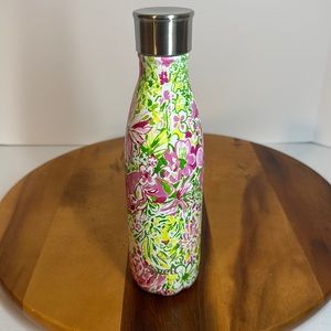 Lilly Pulitzer by S’well water 17oz bottle 147101# in good clean preowned shape.